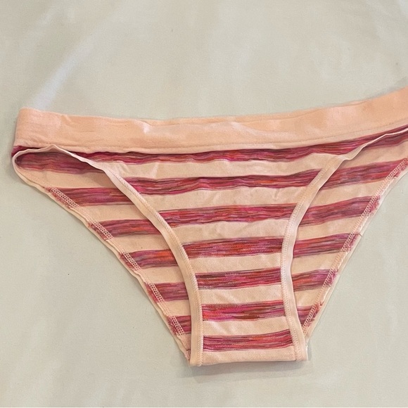 NEW WITH TAGS VICTORIA’S SECRET XS 4 PK CHEEKY PANTIES - Picture 6 of 8